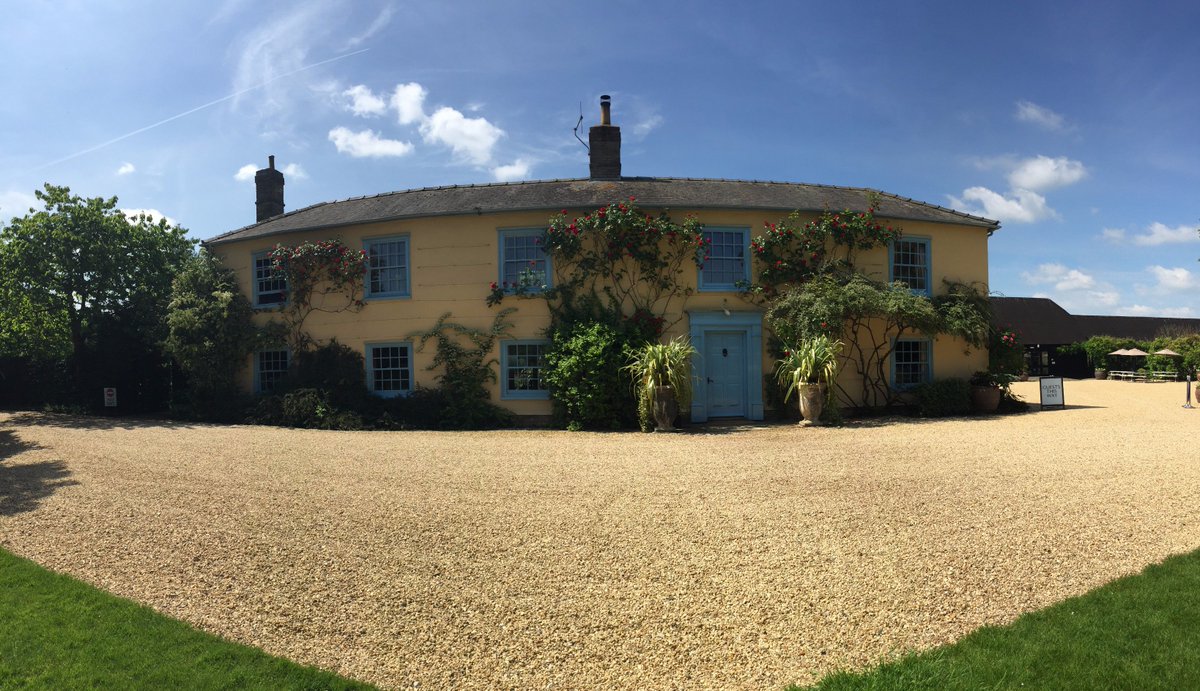 SouthFarm1's tweet photo. We are feeling super excited about Summer here at South Farm, lovely to see blue sky and sunshine with the roses out on the house!! 🌹😍🌞🌹 https://t.co/4apWXyO364