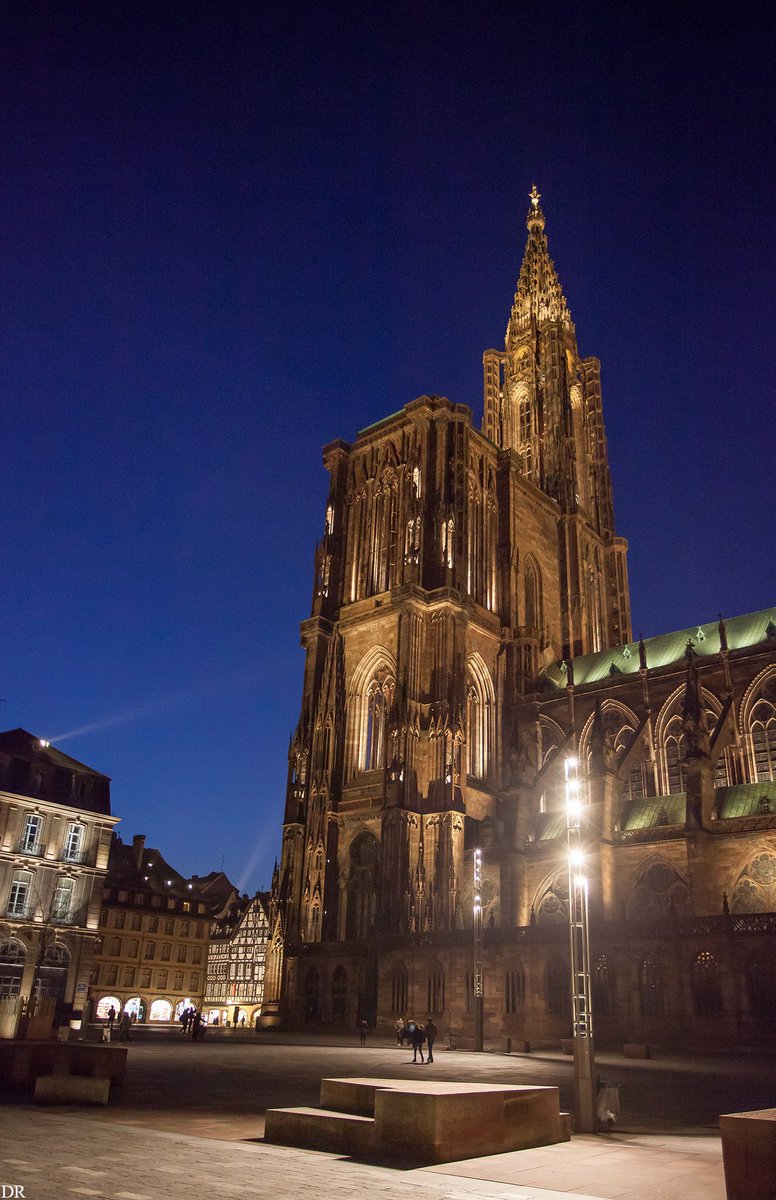 Alsace's tweet photo. #LeSaviezVous ? La Cathédrale de #Strasbourg vient de recevoir une récompense internationale pour son éclairage ! https://t.co/anSbHYCYkA https://t.co/XiGyMpz3RZ