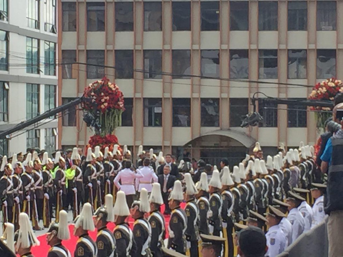 ComunicacionEc's tweet photo. Presidente electo @Lenin llega a @AsambleaEcuador para Cambio de Mando Presidencial. #TransmisiónMandoEc https://t.co/nWIqnGCUGe