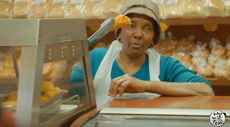 Why The Jamaican Beef Patty Is An NYC Icon distincthype.com/jamaican-beef-…