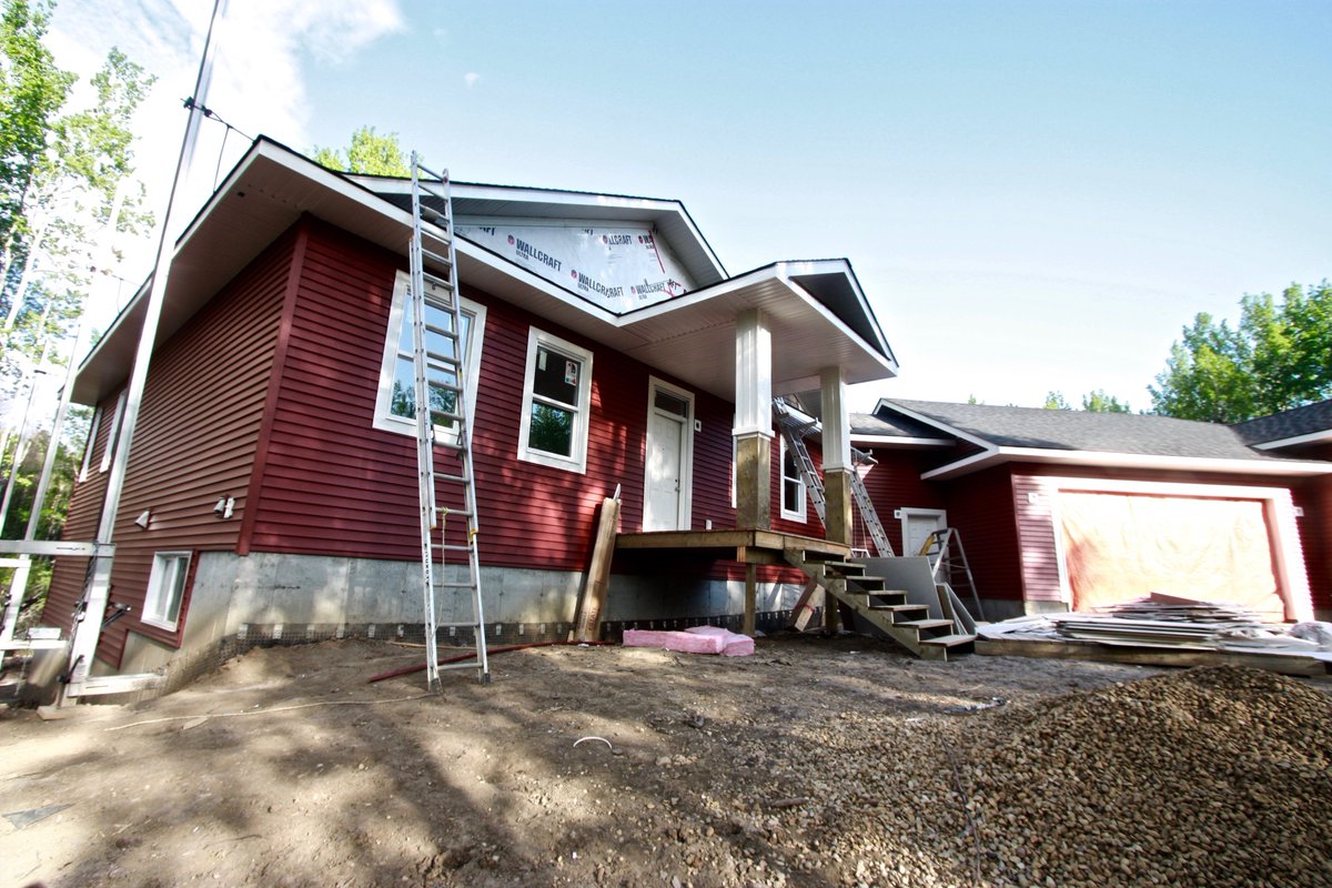 innovahomes's tweet photo. Siding is complete on this acreage &amp; we absolutely love the color choice! Can't wait to see what it looks like with the exterior finished! https://t.co/QKY6sK6WuN