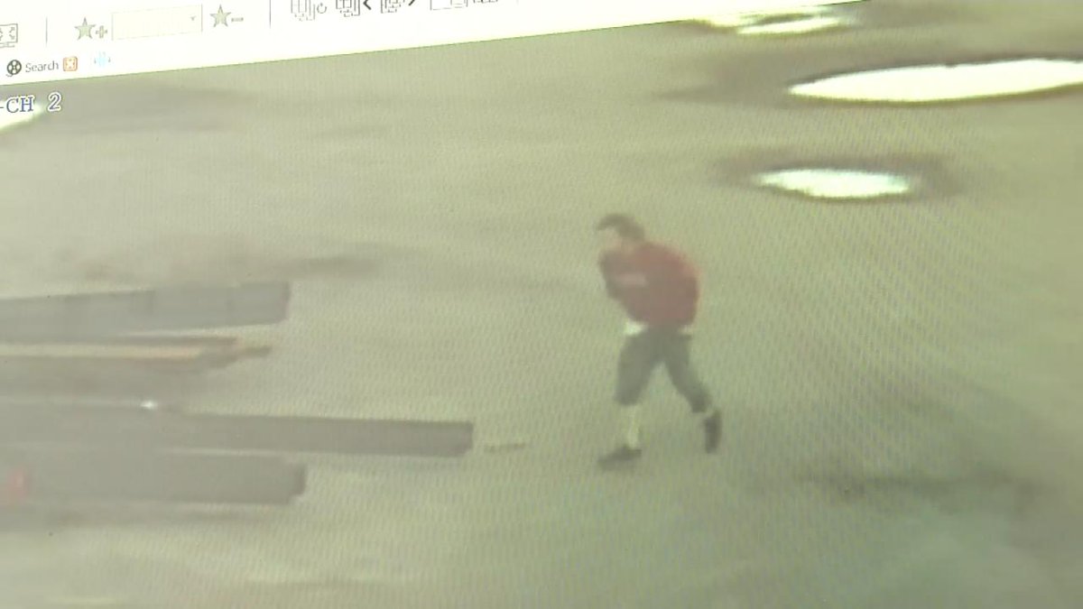 NewsOn6's tweet photo. #BREAKING: Here's the suspect wanted for causing a deadly crash during a chase this morning. Call 405-425-7620 if you know him. https://t.co/5BIQoodcNJ