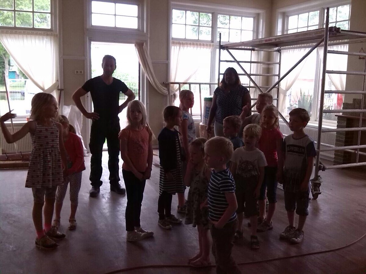 It_Twaspan's tweet photo. Gr 1/2/3 werkt over de bouw. We zijn op bezoek bij de bouwplaats naast school. #leukleren #echtesituaties #betrokkenheid https://t.co/SzsoDcdw55