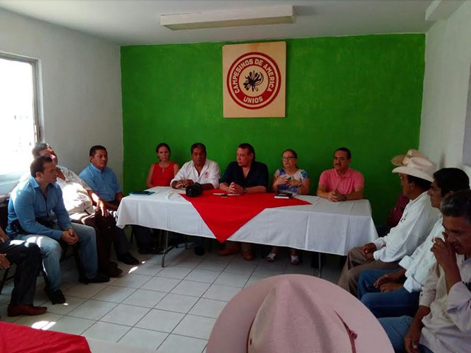 Chiribitaltab's tweet photo. Presidente estatal del #PRI se reúne con estructura de la #CNC
https://t.co/vkeoQYoyUc @gtzurita20  @pritabasco  @CncTabasco https://t.co/3rHuSVTkBK