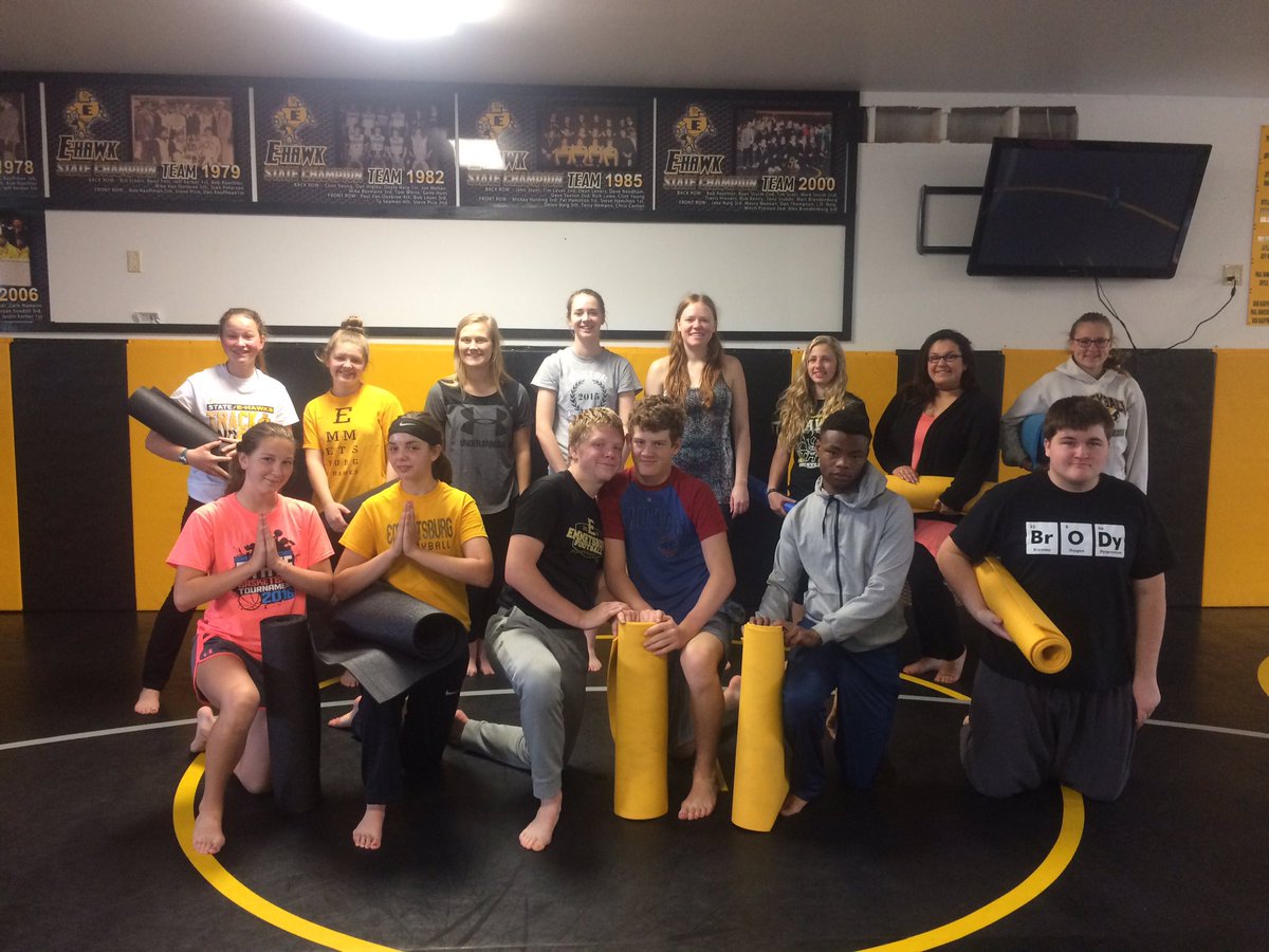 beckyr4304's tweet photo. Yoga w/our morning may term crew #ehsmaytermandchill #ehawkpride @ehawkpride @doggonedingo @MsVEhawkMathEdu https://t.co/1rOE71PBOC