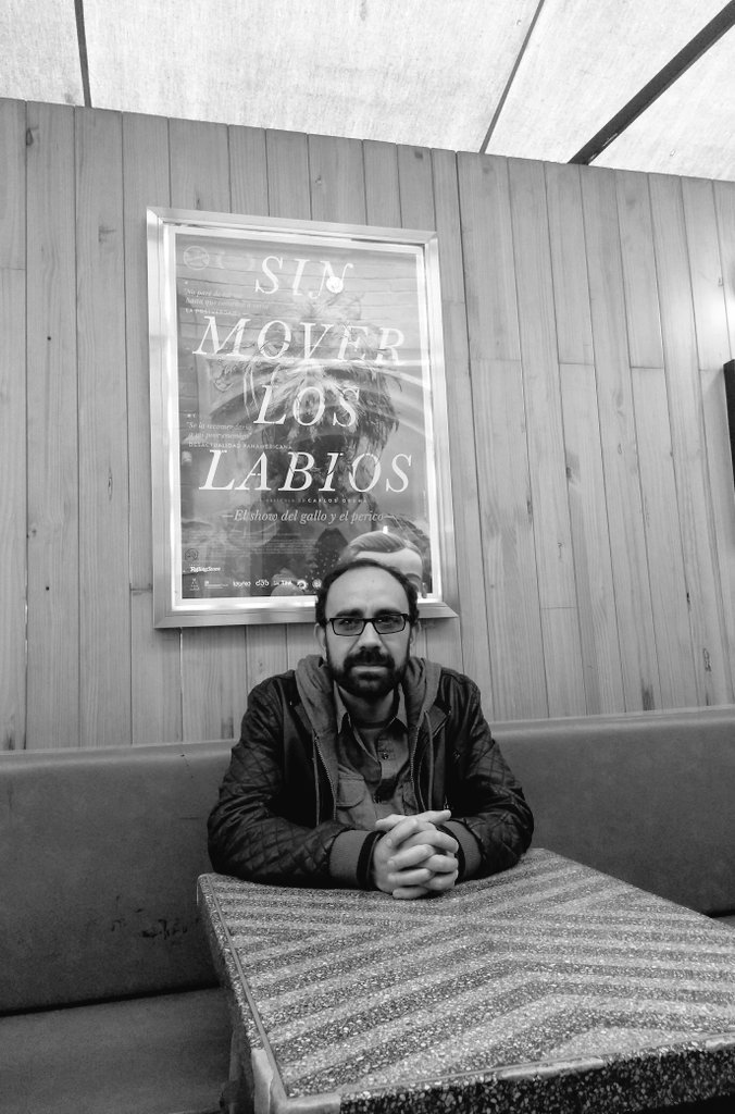 sinmoverlabios's tweet photo. Giancarlo Chiappe actor principal de este viaje psicotrópico en la función de prensa en @CineTonalaBog. Estreno nacional 01 de junio. https://t.co/RJmG4MGYnw
