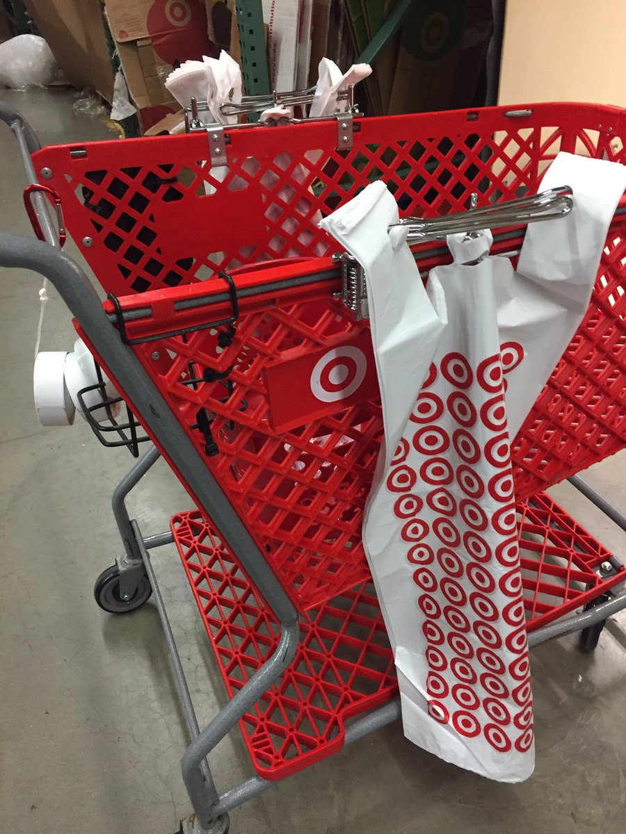 molly_esche's tweet photo. Thanks to our PMT Collin for making a one stop shop flexible fulfillment cart, so we are #guestready @VKonkolewski @LdDetwiler @richie_bro https://t.co/yC20qWycbq