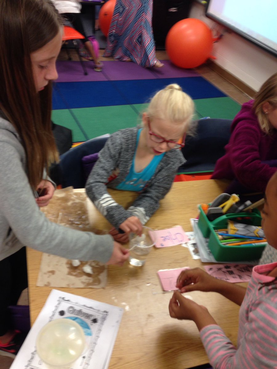 wolfenin's tweet photo. Learning how we can clean up oil spills with a STEM lesson! #ekdstemday17 @emmakdoub https://t.co/OvoMC5qJvn