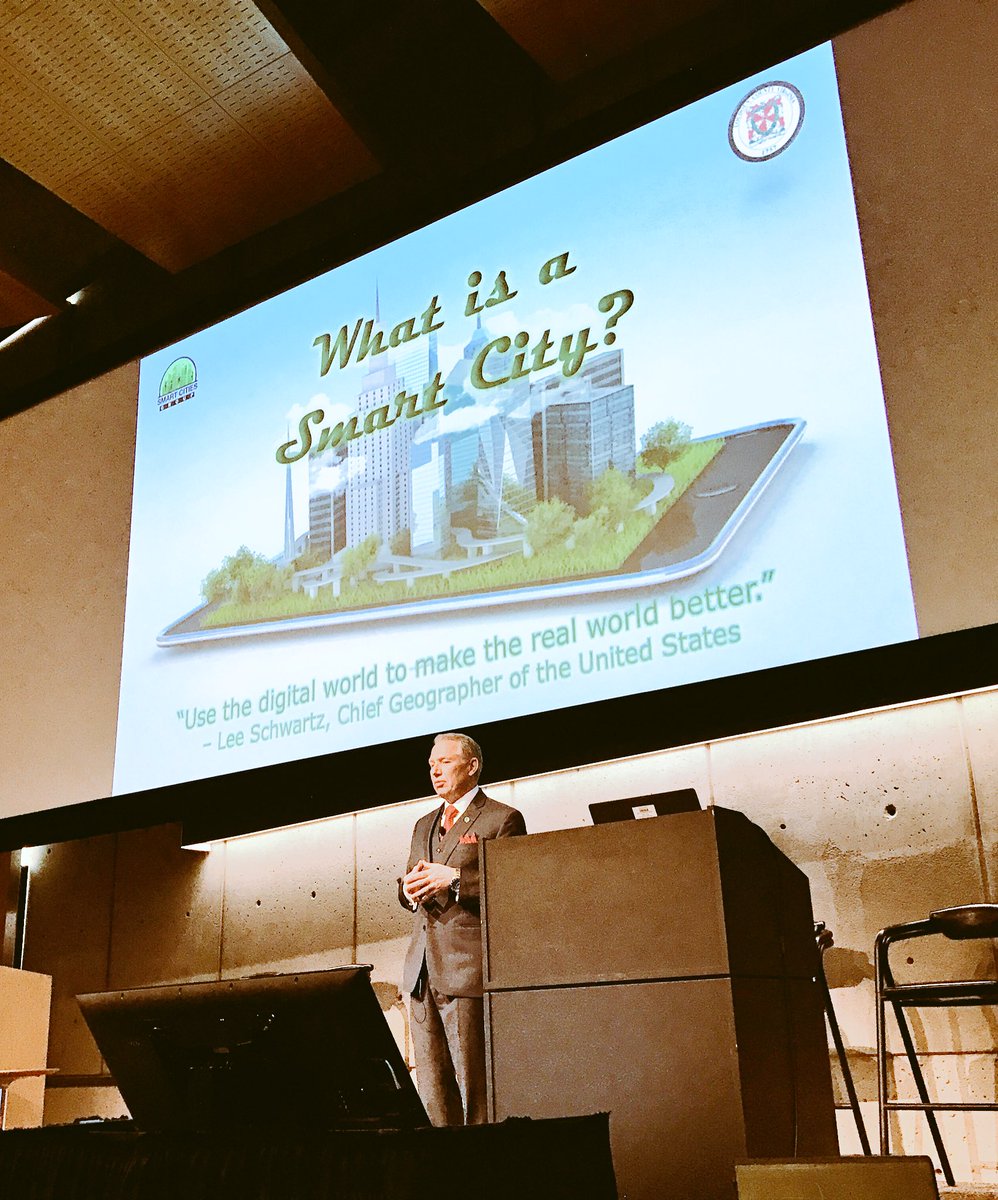 LoCoGISForum's tweet photo. #SmartCities presentation by William Tewelow. #locogisforum https://t.co/7EhJCU77hI