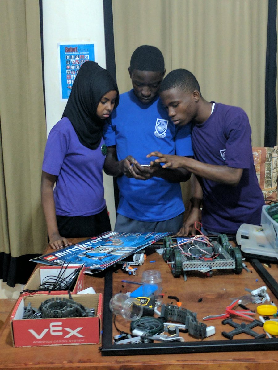 JustCauseCanada's tweet image. Putting their @arduino hardware project & @Android app dev to the test for Friday's #STEM Expo & competition in Kampala, Uganda! #TeenTech