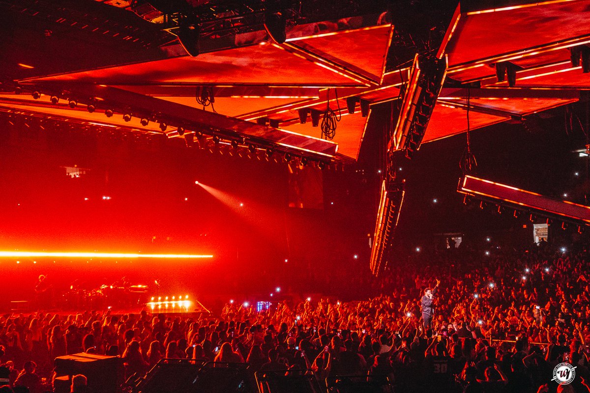 ward1design's tweet photo. Last night at @theweeknd #StarboyTour in #Chicago ✨ @LiveNationIL #XO #LegendOfTheFall 📸 https://t.co/5fwgHv5sEF https://t.co/C0LuuixweY
