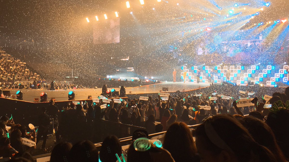 SHINeeHK's tweet photo. #샤이니9주년 #SHINee9thAnniversary #샤이니_9년동안_빛나줘서_고마워 #9YearsWithSHINee #5늘처럼2렇게5래보자9 #우리함께가자 https://t.co/oDS86cDtPl