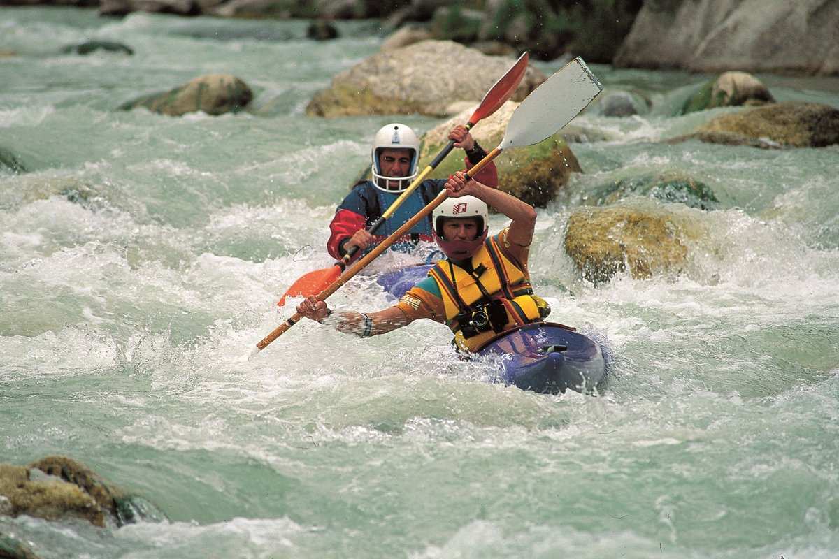 Italia's tweet photo. Cercate emozioni forti? Provate l’ebrezza del #canyoning sul fiume #Aventino,tuffandovi tra stretti canyon. https://t.co/kJMIPTPcB4
#Abruzzo https://t.co/nOjMDXGr80