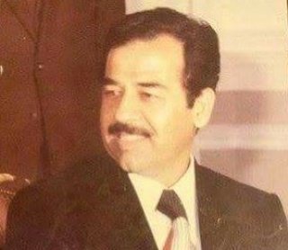 nadeenalmegbil's tweet photo. #صدام_حسين
قصة الرجولة ...قصة عصية على الكثيرون 
وقصة الوفاء ...حكاية تحتاج رجولة 
#مساء_الرجولة_و_الوفاء https://t.co/1OLgaTXyBr