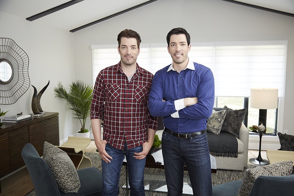 A costly repair threatens to derail a couple's house hunt on tonight's all-new #BuyingAndSelling. Tune in! <a href="/hgtv/">HGTV</a> (US) | 9pm