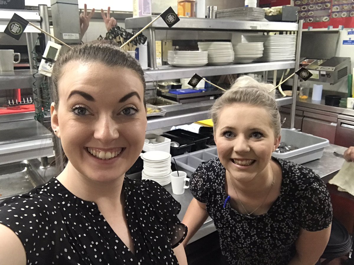 Me and <a href="/hannahfaceee/">Hannah Willis</a> promoting The Brewers Fayre Burger Collection! <a href="/CatalinaCiurte/">Catalina Ciurte</a> <a href="/elmburyIRT/">ElmburyLodgeIRT</a> <a href="/hawkeye1070/">Ian Hawkswood</a>