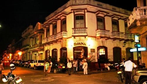 sinropainvierno's tweet image. Seis bares para visitar en La Habana todocuba.org/seis-bares-vis… #viajando #sinropainvierno @sinropainvierno