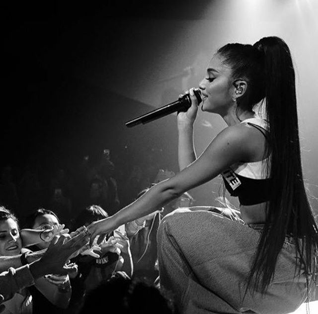 Juliciaaaa's tweet photo. @ArianaGrande I LOVE YOU 💔😭 #PrayForManchester #PrayForArinators #prayforDWTMachester #PrayForAriana https://t.co/Oyw98rHErQ