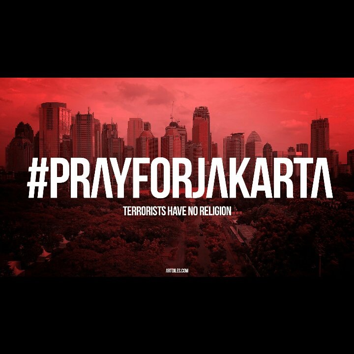 HarrisJMedan's tweet photo. There was a suicide bombing in Jakarta today😭
Let's all pray for our people in Kampung Melayu #PrayForJakarta #TerrorismHasNoReligion https://t.co/waUDgF48l3