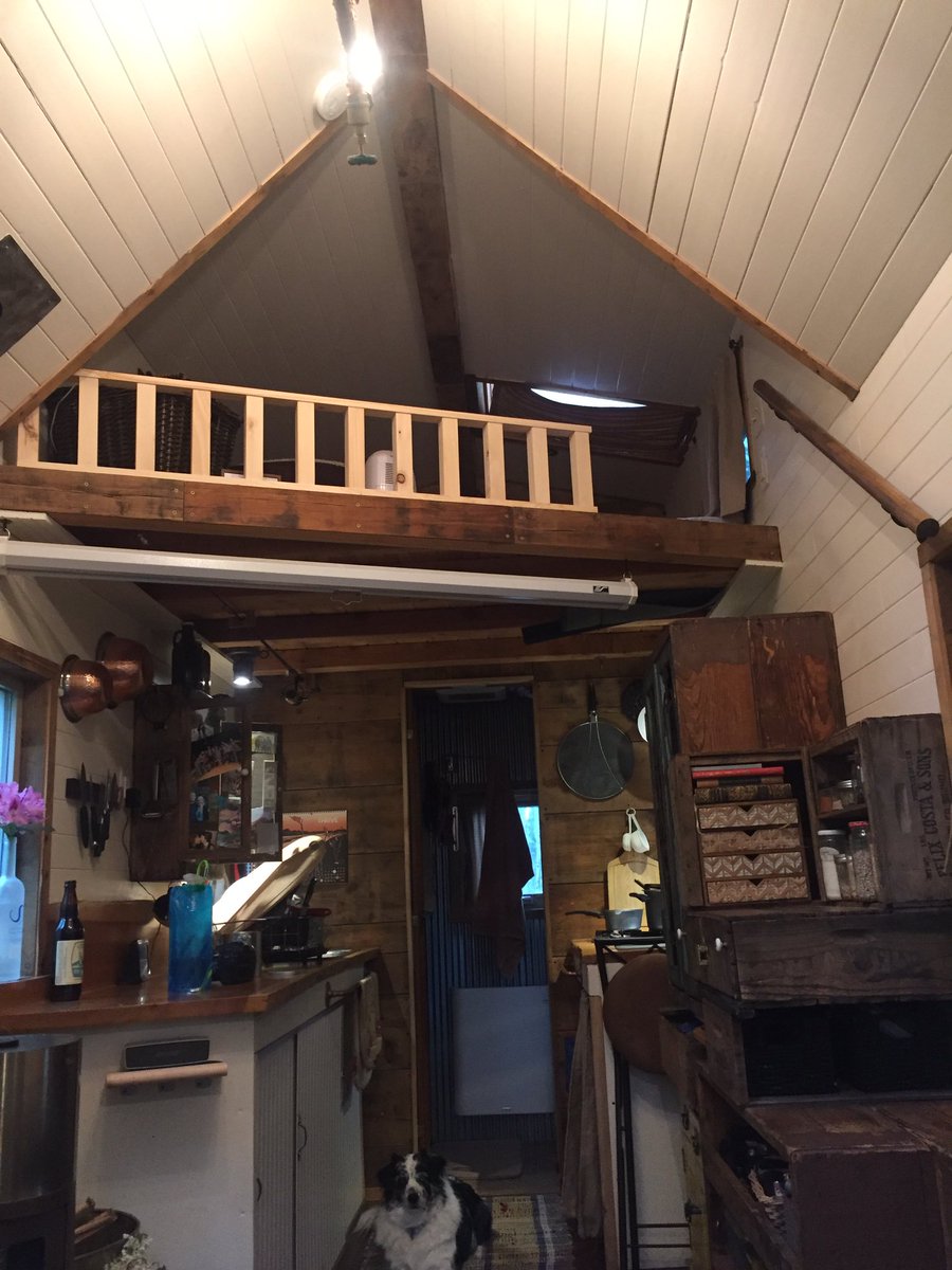 tinyhousegirl's tweet photo. The loft is hot, but the ground floor is cold. #tinyhouseproblems #heatrises https://t.co/0AyuEj1MV3