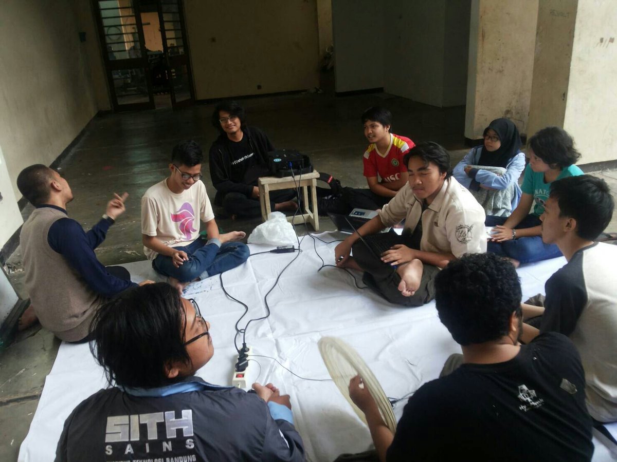 Selamat atas terpilihnya Ari Saldi, FI'15 sebagai ketua LS 2017/2018, semoga amanah!

Salam sastra !

Semangat berjibaku dalam kata-kata !