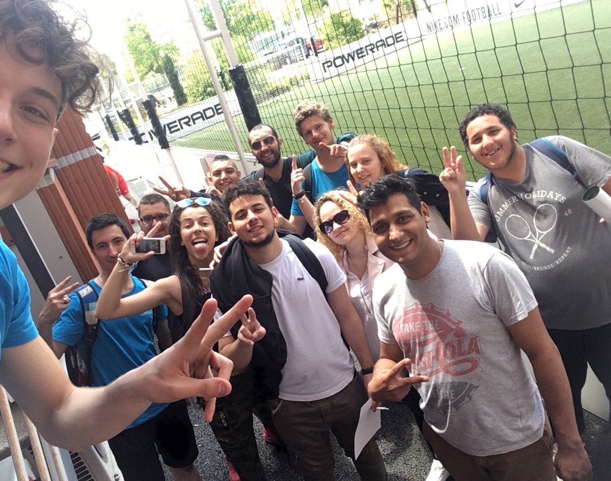 Photo de famille la 1er promo vienne de finir leur service civique Bonne continuation les volontaires, et venez nous voir de temps en temps