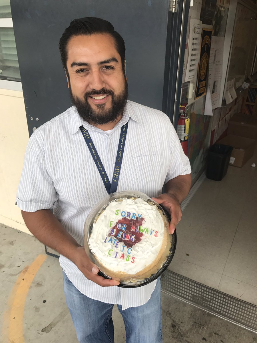 lizwon9's tweet photo. @MrLeon_619 His student was late but at least she brought cake! #teachingissweet https://t.co/DnSbOu00vp