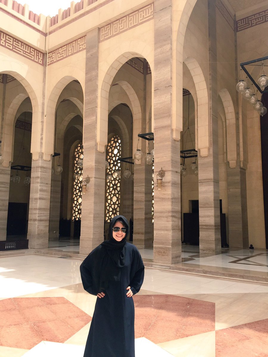 YeohJoanne's tweet photo. Now where's my rich sheikh? #bahrain #alfatehmosque https://t.co/Ypql29ev6b