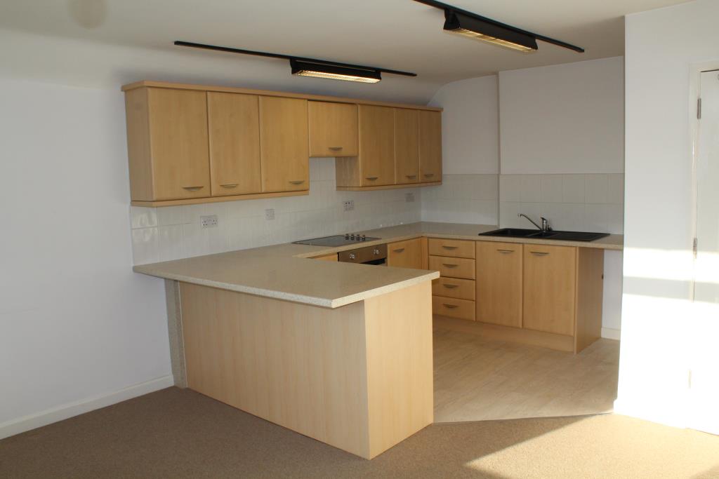 FHPLiving's tweet photo. *NEW!* #FHPLiving present this delightful one-bedroom duplex apartment in Lady Bay available in September! Only £495pcm with parking! https://t.co/ND5DNOuJ8Y