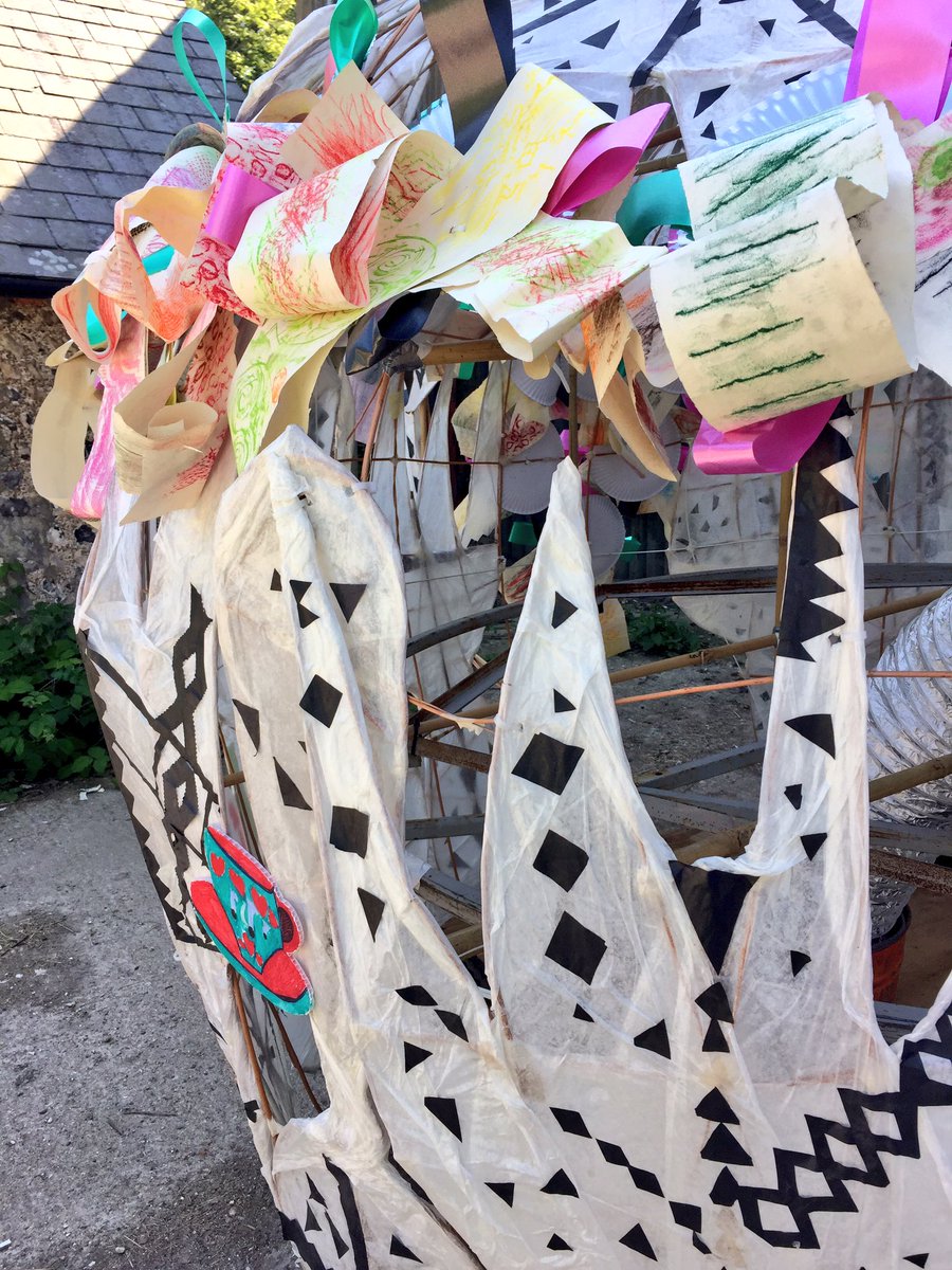 TownerLearning's tweet photo. Preparations for #EBCarnival in full swing fixing #PatternofFriendship artworks made by 1,500 children on fabulous floats with @SameSkyBTN https://t.co/tPL9eLdQXB
