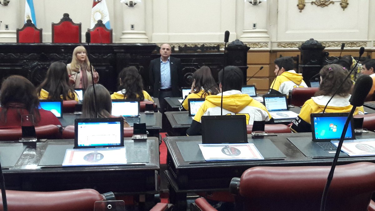 DardoIturria's tweet photo. Los alumnos del #Ipet267 de Bell Ville conocen el recinto de la @LegislaturaCBA donde hoy reciben reconocimiento por su #SopaProteica https://t.co/l4TZJOuPxp
