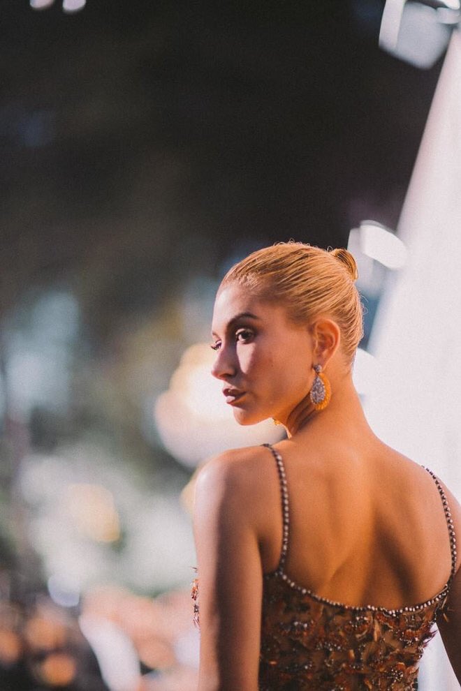 HaileyBaldwinTH's tweet photo. Hailey ล่าสุดเข้าร่วมงาน "Love On The Rocks" Party by DeGrisogono ในเมือง Cannes https://t.co/shLkQgFSgf