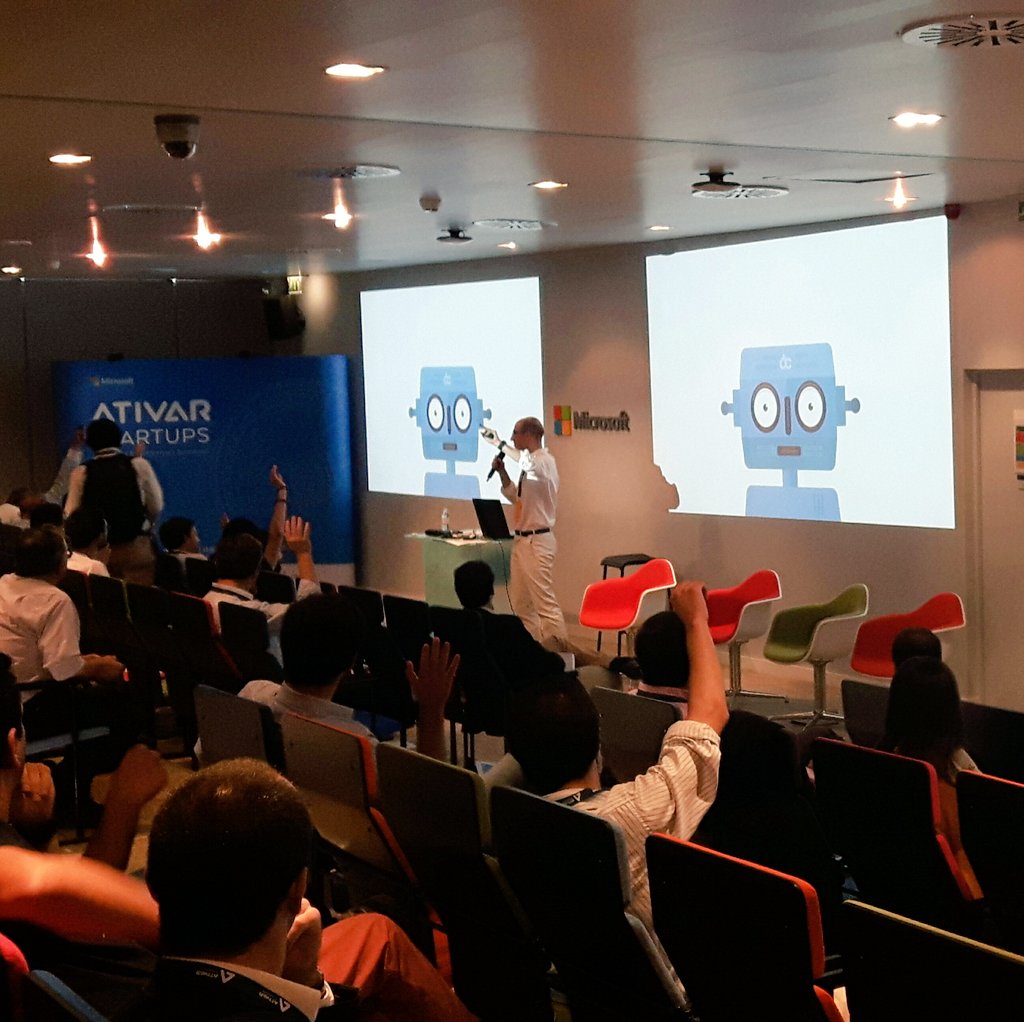 Our CTO <a href="/jdcfreitas/">João Freitas</a> is pitching at #AtivarPT 🤖 <a href="/PTMicrosoft/">Microsoft Portugal</a>