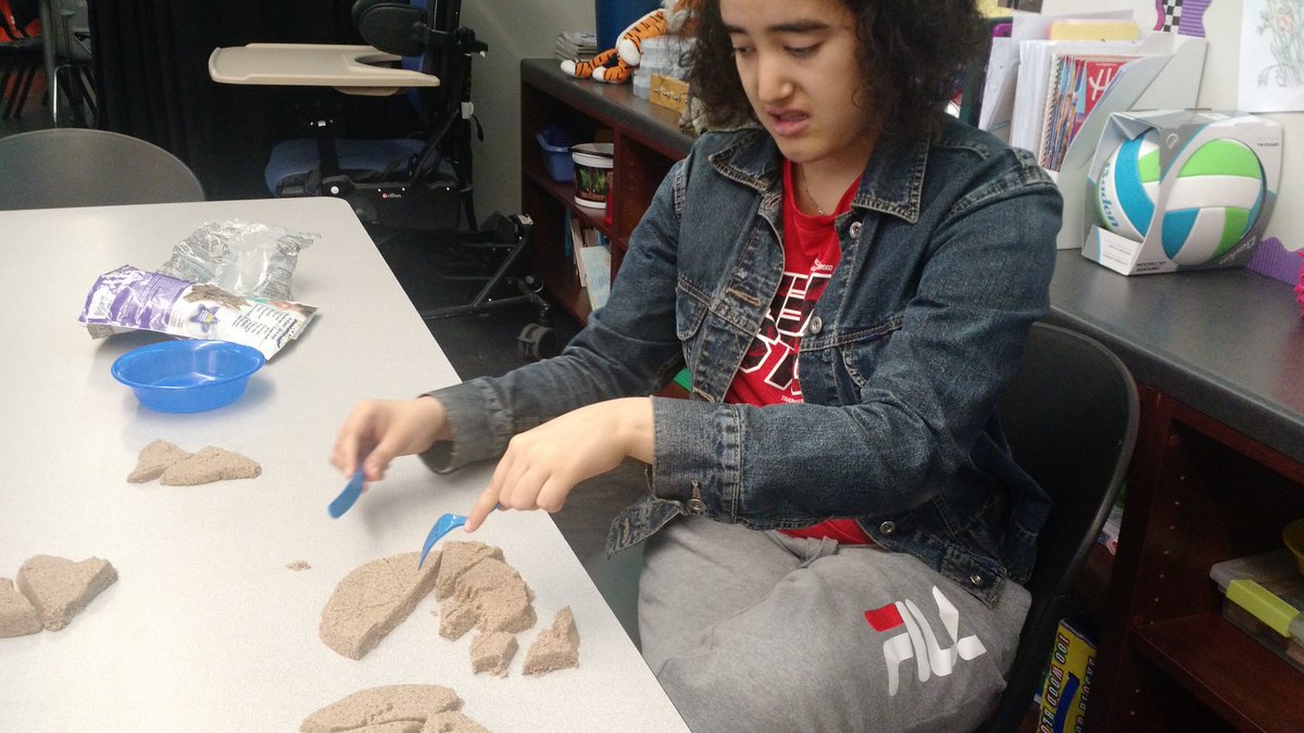AHSRoomA101's tweet photo. Domestic skills + sensory play #arcadiainnovation https://t.co/68ClqoMrL6