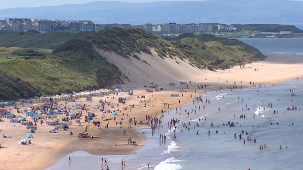 Eight beaches in Northern Ireland beaches awarded Blue Flags for water quality and cleanliness bbc.in/2rUg8Wj 🏖