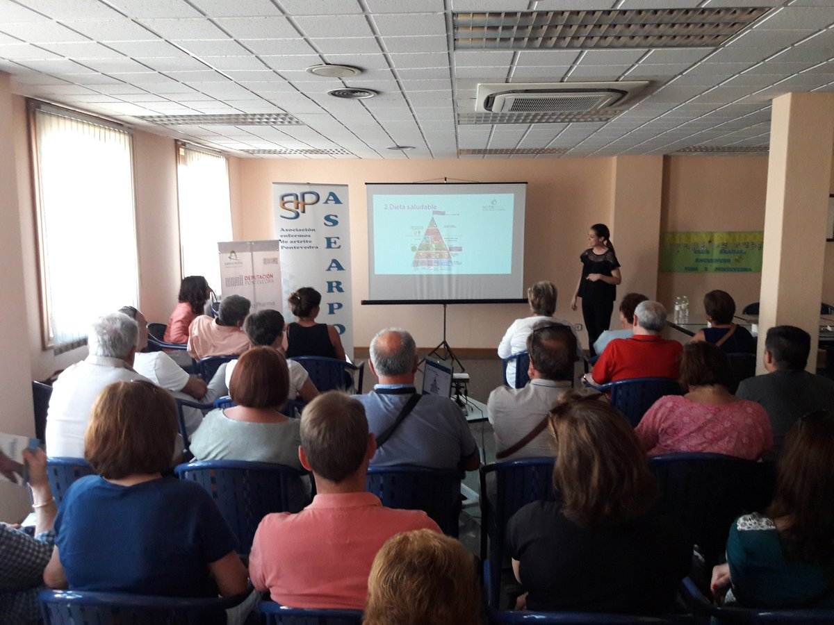 Asearpo's tweet photo. Estamos en @ONCE_oficial en #Vigo  aprendiendo con #nutrendo la nueva pirámide de #nutrición  y como la #psicología es muy relevante https://t.co/E8ZvZ9pPAf