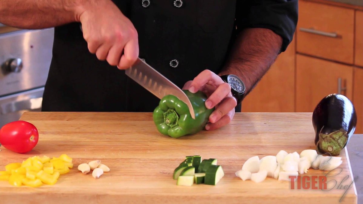 TigerChef's tweet photo. Looking for a perfect #Knife? #ChefDangoor demos one of his favorites right here: https://t.co/rLcPIqXD9e #CookingVideos https://t.co/tYzH9NjbUT