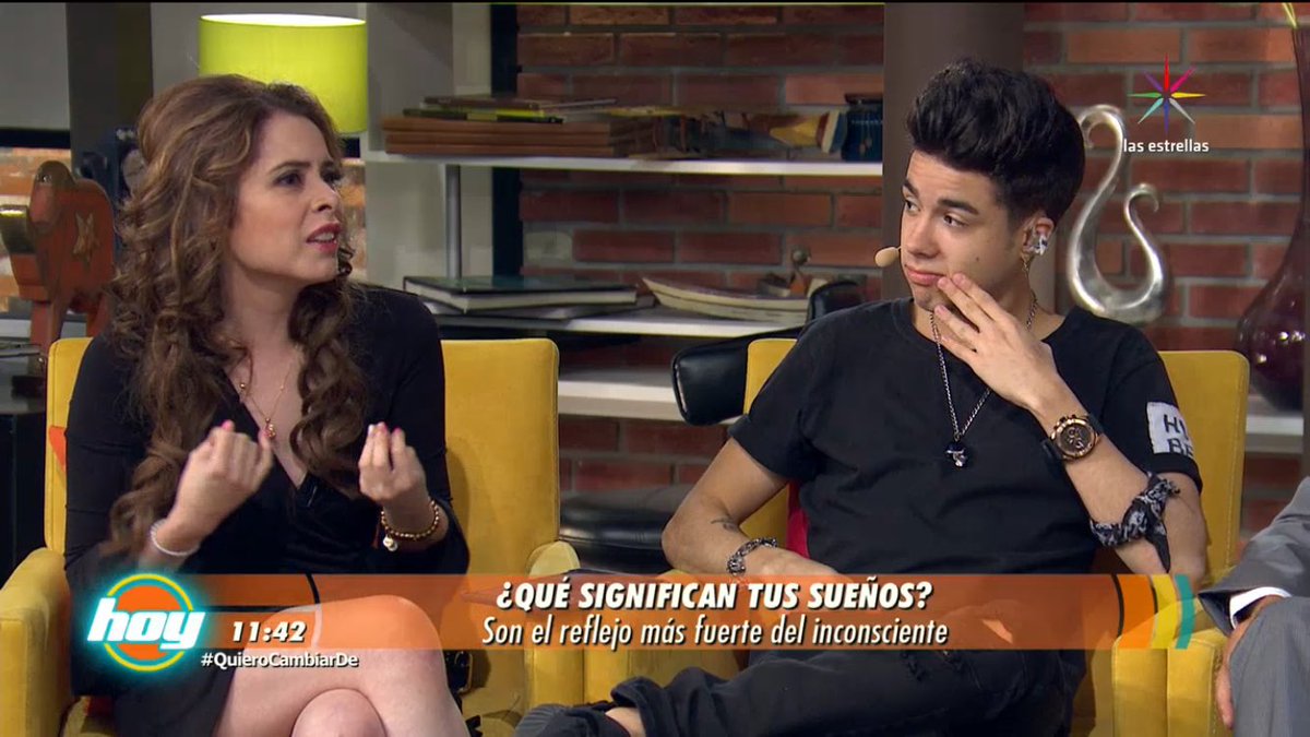 maryfercentinfo's tweet photo. @Grafocafe Taaaan hermosa, inteligente, talentosa, maravillosa en @programa_hoy hablando del significado de los sueños. https://t.co/x3lJihnU5K