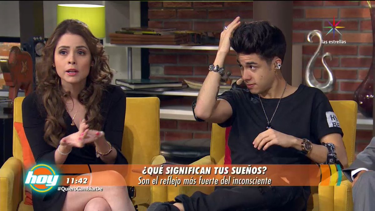 maryfercentinfo's tweet photo. @Grafocafe Taaaan hermosa, inteligente, talentosa, maravillosa en @programa_hoy hablando del significado de los sueños. https://t.co/x3lJihnU5K