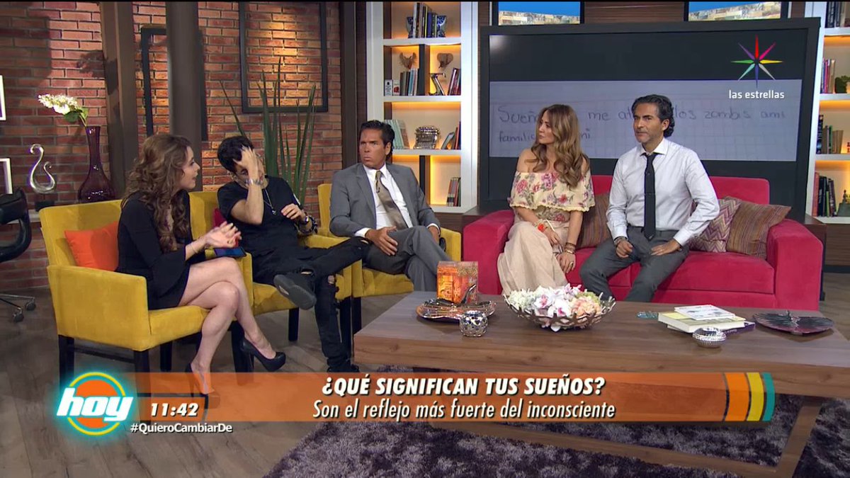 maryfercentinfo's tweet photo. @Grafocafe Taaaan hermosa, inteligente, talentosa, maravillosa en @programa_hoy hablando del significado de los sueños. https://t.co/x3lJihnU5K