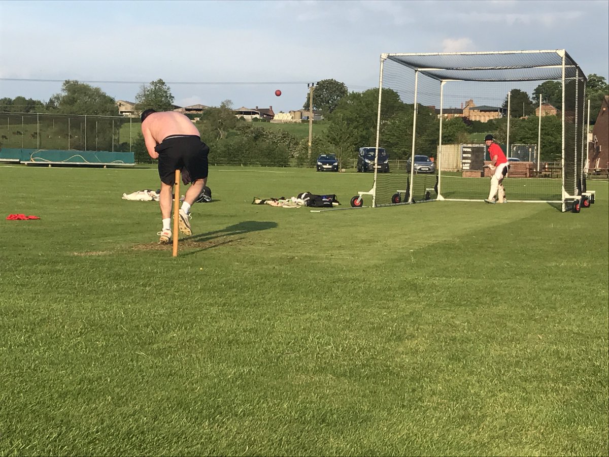 Thorpe_ArnoldCC's tweet photo. Lads trying out the new roll on net at training #toomuchflesh https://t.co/0PHFHcwjaD