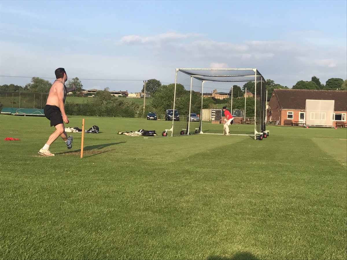 Thorpe_ArnoldCC's tweet photo. Lads trying out the new roll on net at training #toomuchflesh https://t.co/0PHFHcwjaD