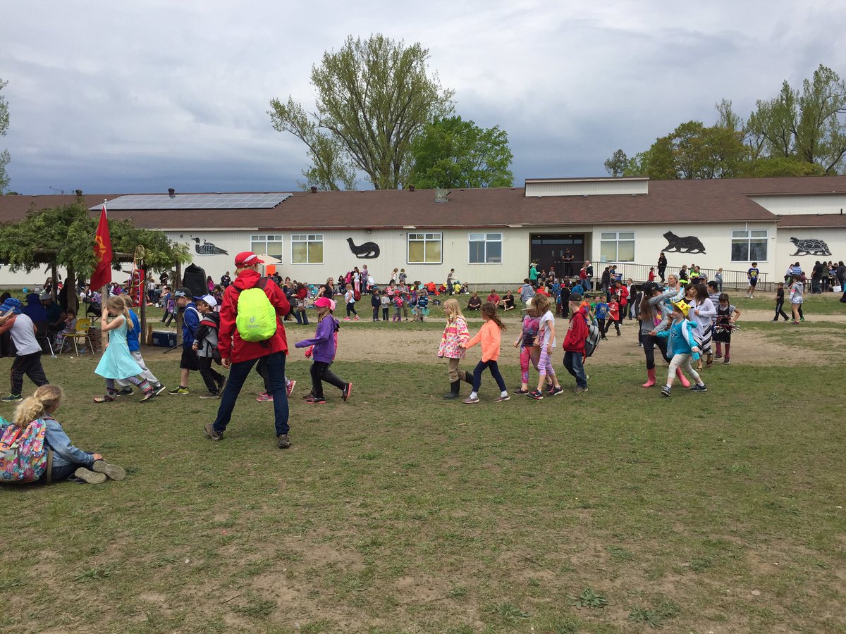 SCDSBey's tweet photo. What an amazing day! Thank you to @trembathkindie for letting us join you for the Pow Wow! #fnmiscdsb https://t.co/uPXqTzcVjU