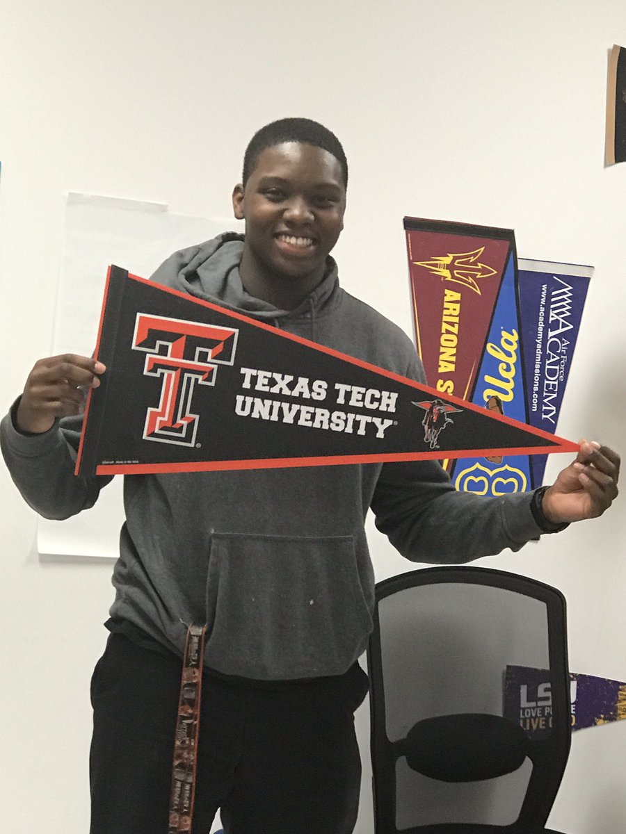 mommaDtrainerD's tweet photo. @KIPPDFW KTC's #collegesigningday2017 was a success! @BetterMakeRoom @ReachHigher #collegebound #KIPPalumni https://t.co/eB3bUmJTyU