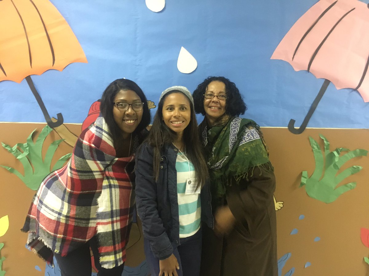 AyoMsPayne's tweet photo. #isascavengerhunt2017 Winter Room acknowledges all seasons :) but it GOES DOWN in Room 230 #seasonofempowerment https://t.co/Tj7cNseLTV