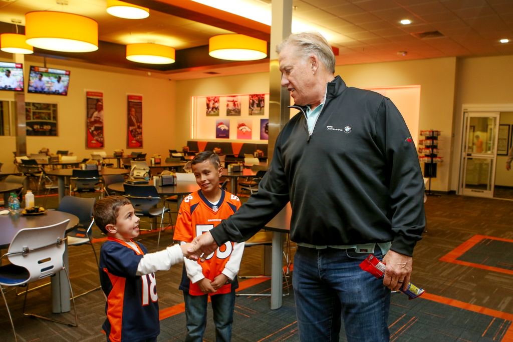 BroncosOffField's tweet photo. Congratulations to @johnelway, being recognized tonight with @mizelmuseum's 2017 Community Enrichment Award!

#BeAChampion https://t.co/NX2PLtBWQz