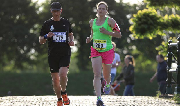 Henk Jan den Braven en Arno van der Veen winnen Singelloop - hetkontakt.nl/regio/alblasse…