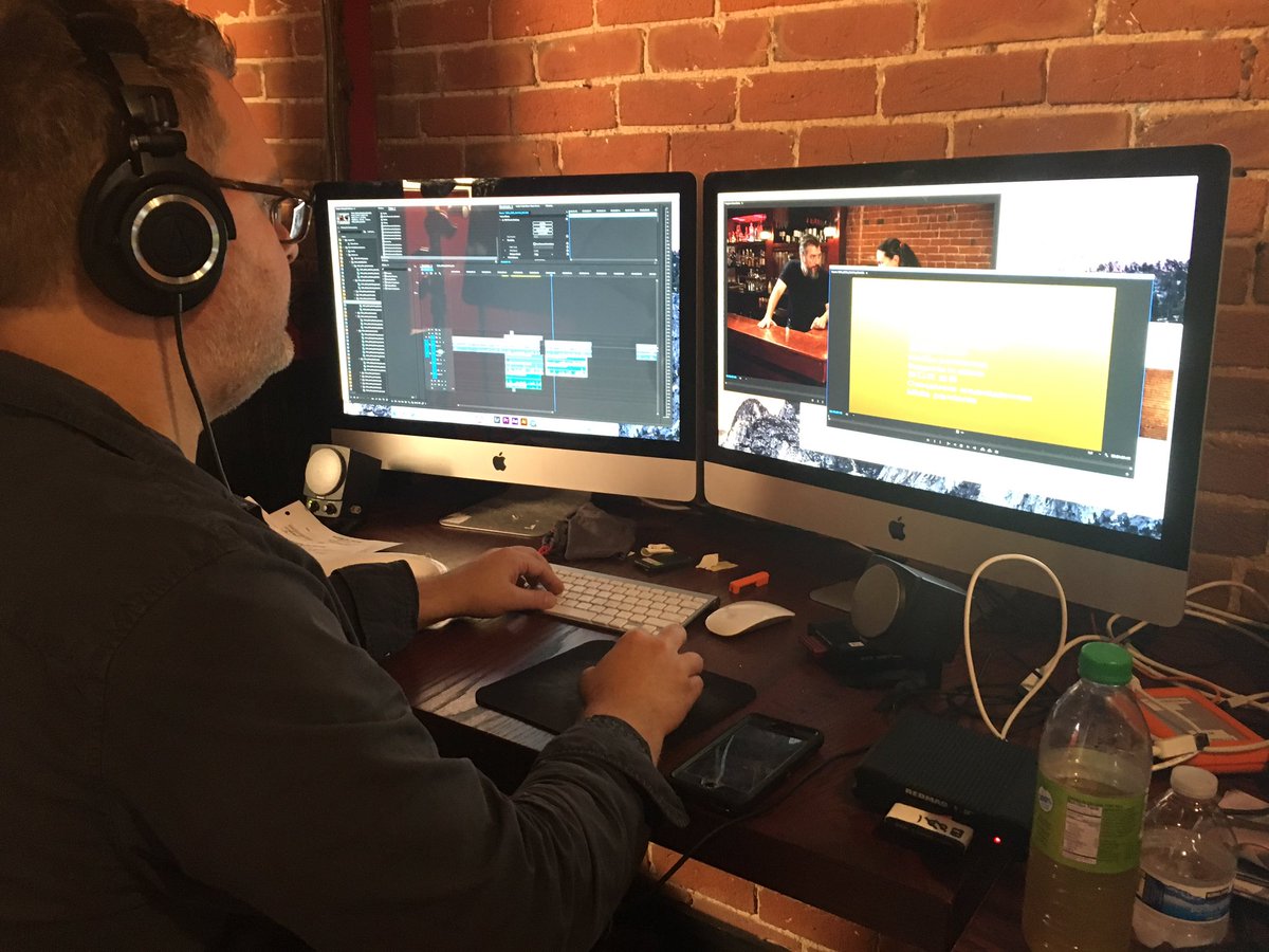 Talk about deadline pressure! Ten directors making 10 one-minute films for an #OmahaGives movie, #WaitingforWarren. bit.ly/2rU0yda