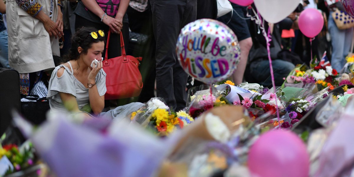 HuffPostCanada's tweet image. How do I explain Manchester to my 8-year-old Ariana Grande fan? asks @viclord huffp.st/U36FMNf