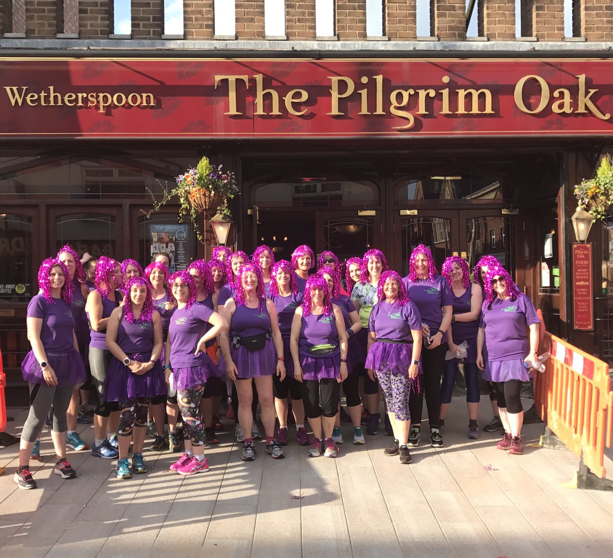 ThePilgrimOak's tweet photo. Delighted to be hosting the @NottsWomenRun HotBoggers social run for #WigWednesday in aid of @CLIC_Sargent @TeamCLICSargent @jdwtweet https://t.co/V6nWaZN9cU